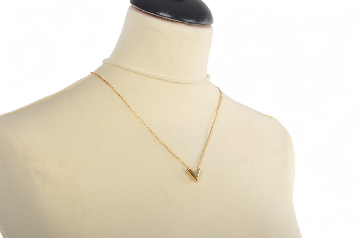 Louis Vuitton Essential V Necklace Pendant Gold Plated Statement Designer Classic Jewelry