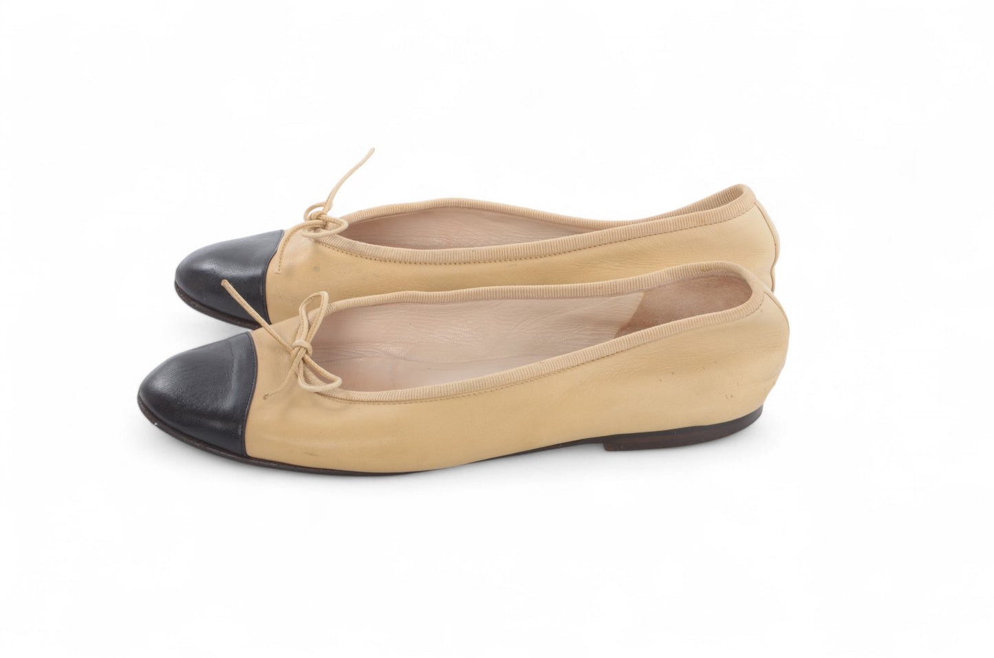 Chanel Ballet Flats Shoes Ballerina Ballet Flat Pumps Ribbon Leather Vintage Size 37 Beige Black