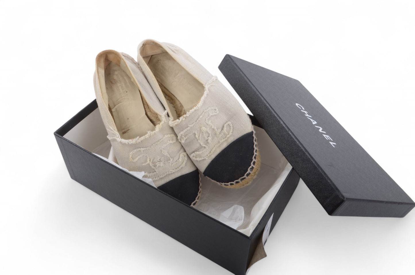 Chanel Interlocking CC Logo Espadrilles Flats Shoes White/Black Canvas CC Cap Toe Espadrille Flats Size 37