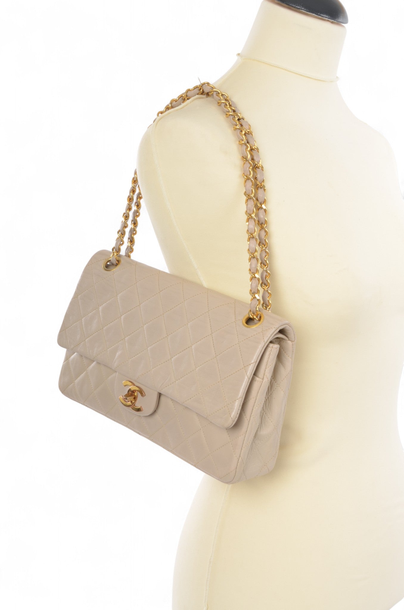 Chanel Classic Medium Double Flap Bag 25 Beige Lambskin Vintage Timeless Classic Matelasse Coco Mark Turn Lock Chain Shoulder Bag Crossbody