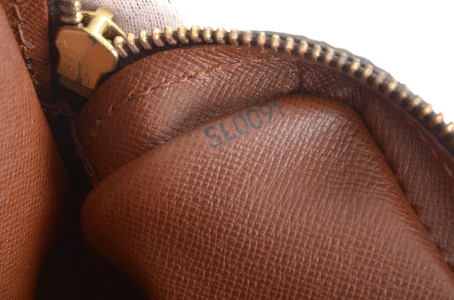 Louis Vuitton Marly Bandoulière Crossbody Shoulder Bag Vintage Designer Classic
