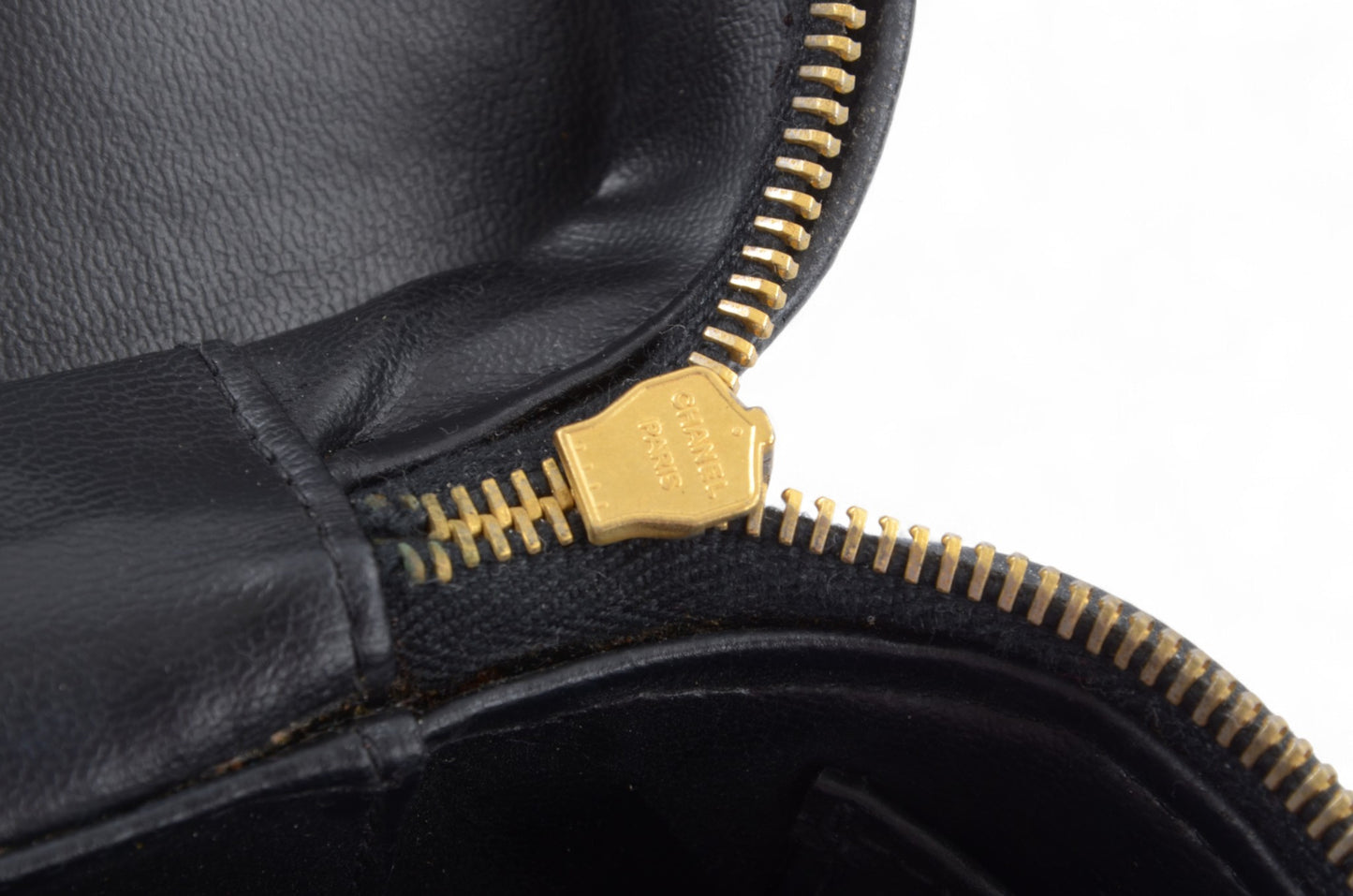 Chanel Vanity Bag CC Caviar Leather Logo Vintage Skin Black Make Up Pouch