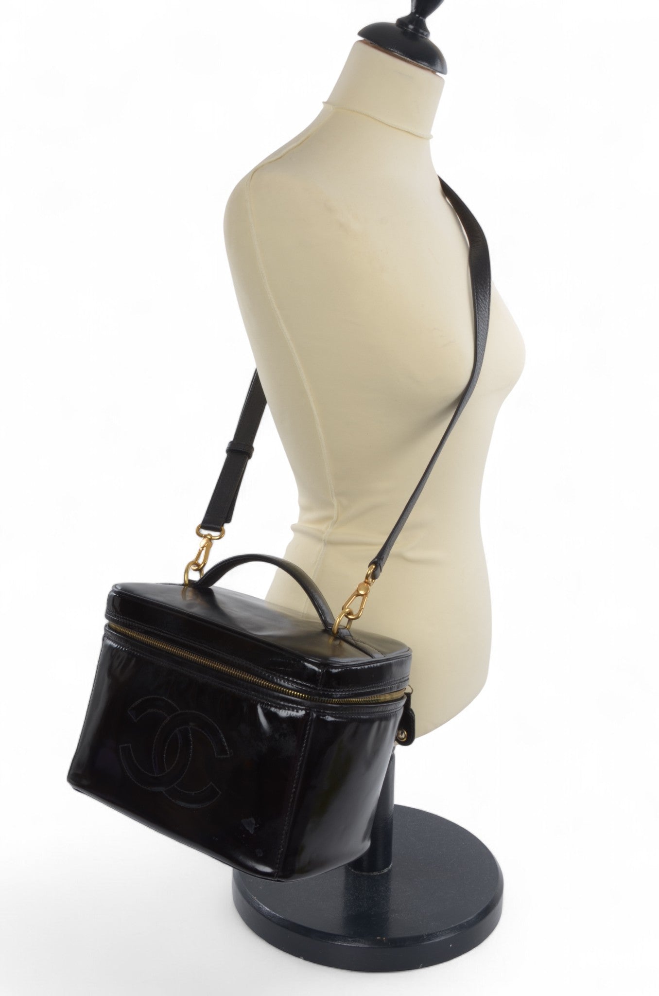 Chanel Vanity Bag CC Logo Vintage Patent Leather Black Enamel Make Up Box Designer Classic