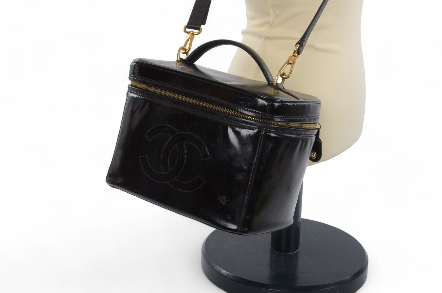 Chanel Vanity Bag CC Logo Vintage Patent Leather Black Enamel Make Up Box Designer Classic