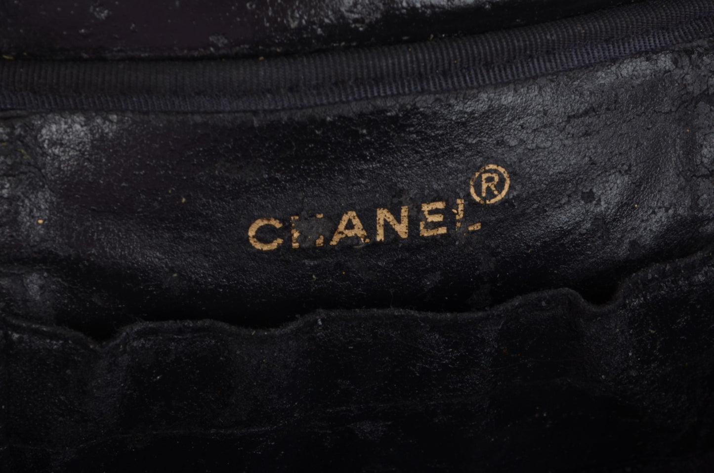 Chanel Vanity Bag CC Logo Vintage Patent Vinyl Leather Black Enamel Make Up Box Designer Classic