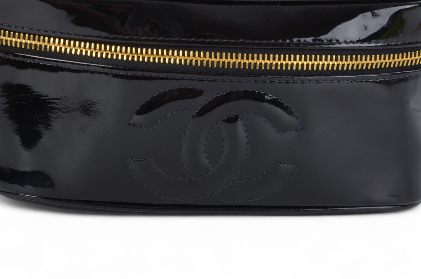 Chanel Vanity Bag CC Logo Vintage Patent Vinyl Leather Black Enamel Make Up Box Designer Classic