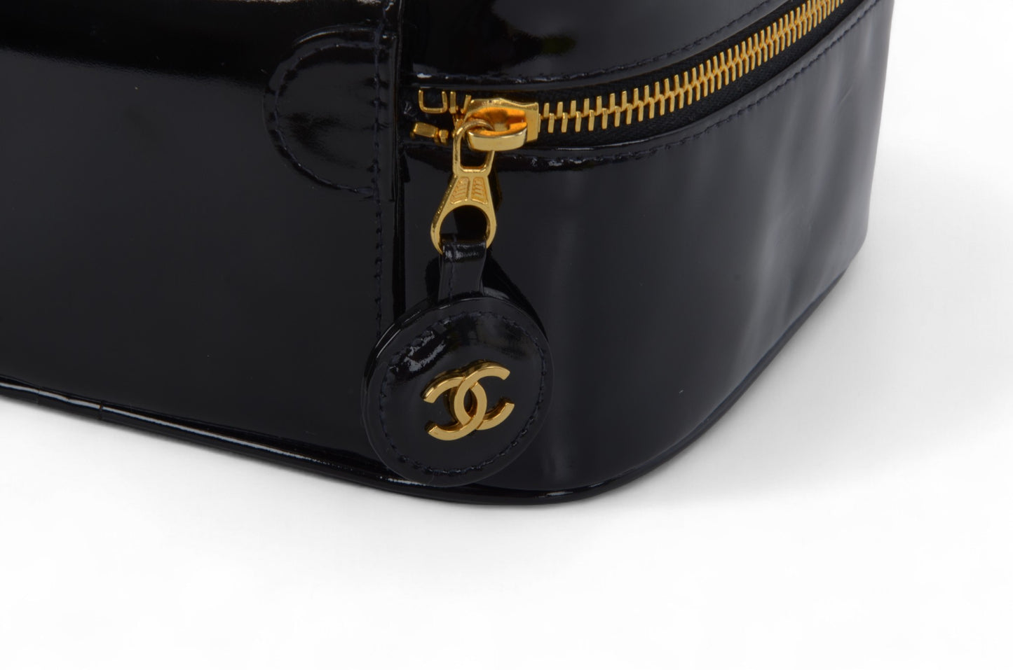 Chanel Vanity Bag CC Logo Vintage Patent Vinyl Leather Black Enamel Make Up Box Designer Classic