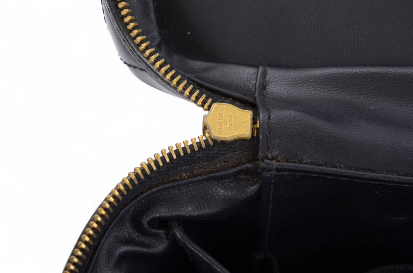 Chanel Vanity Bag CC Logo Vintage Patent Leather Black Enamel Make Up Box Designer Classic