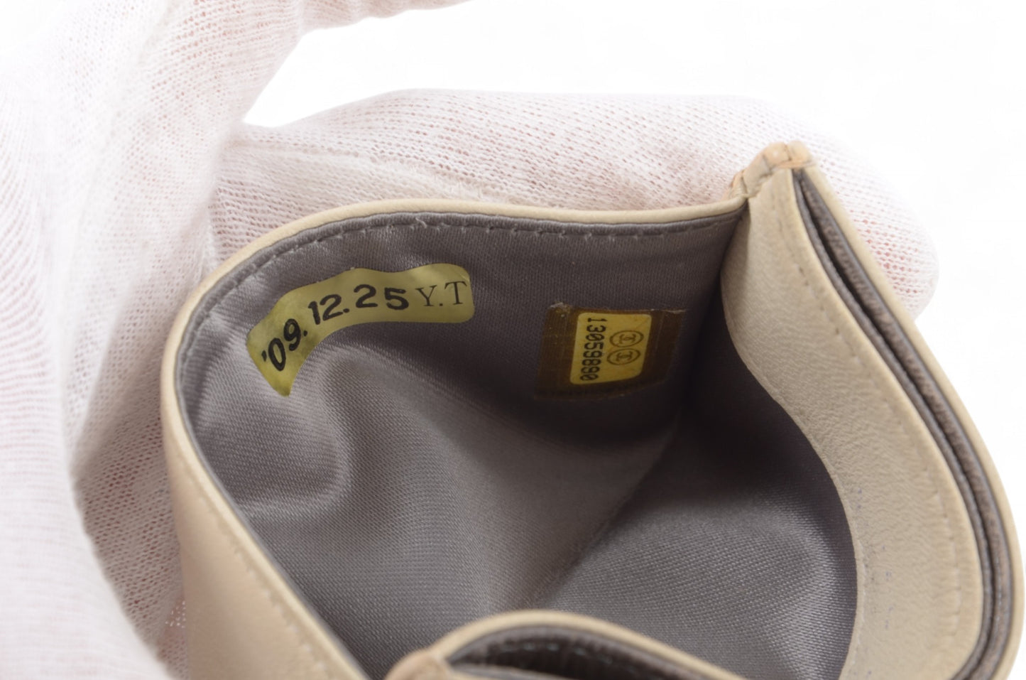 Chanel Coco Camellia Lambskin Leather Cream Card Case Wallet Holder Cardholder Vintage Designer Classic Authentic Beige Silver