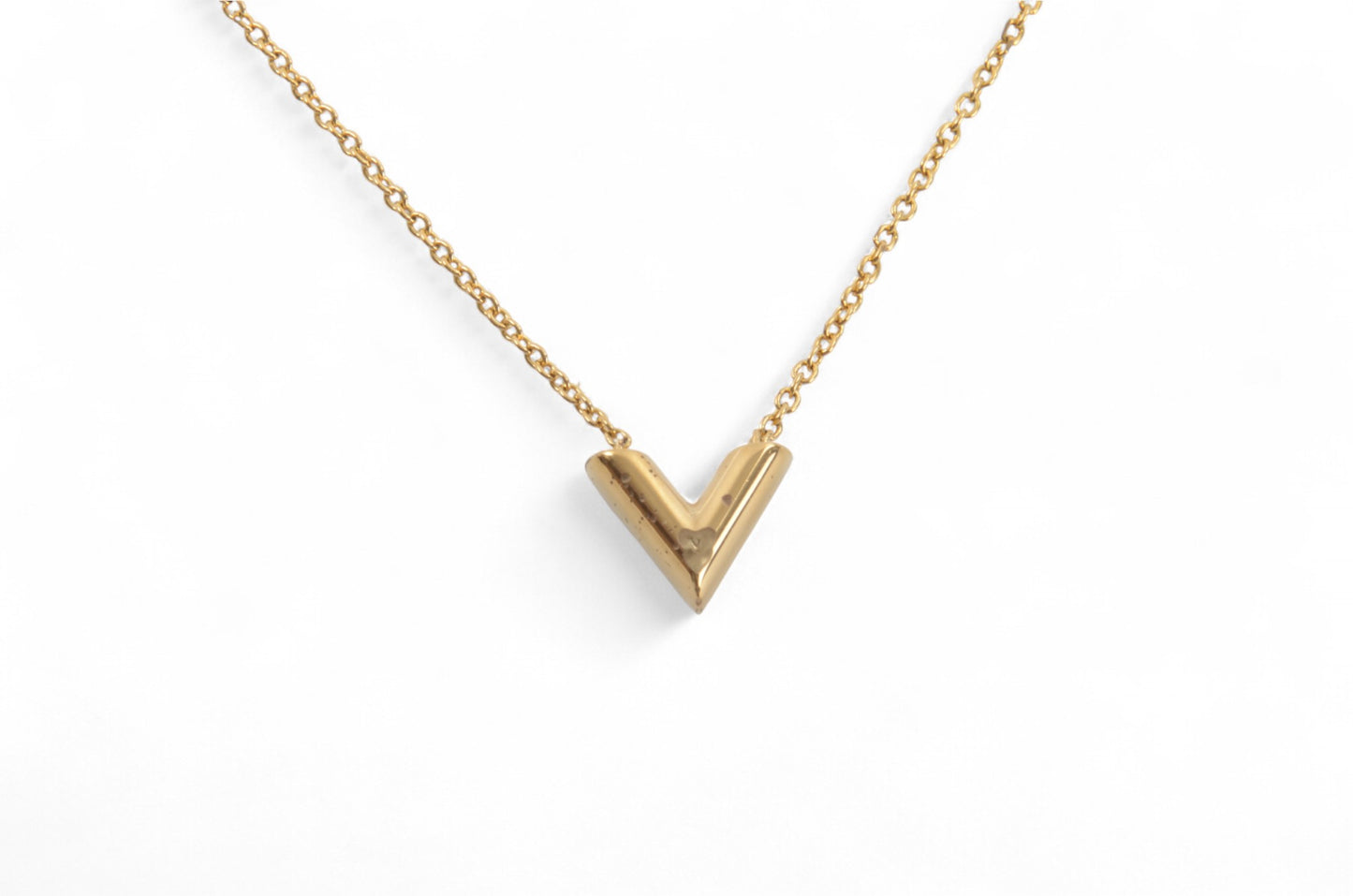 Louis Vuitton Essential V Necklace Pendant Gold Plated Statement Designer Classic Jewelry