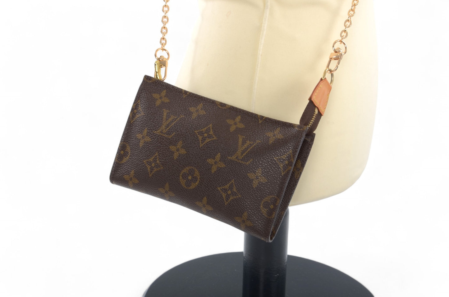 Louis Vuitton Pochette Toilette 17 Pouch Clutch Makeup Toilet Bag Monogram Vintage Crossbody Designer Classic