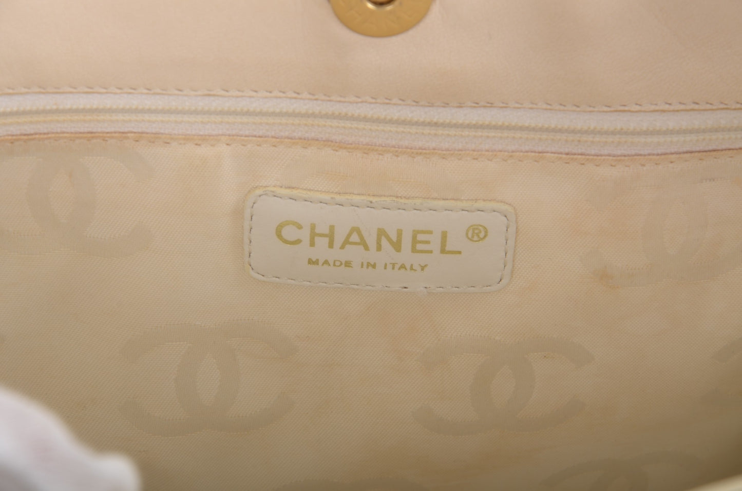 Chanel CC Vintage Camellia Perforated Tote Patent Leather Handbag Shoulder Bag Beige Flowers Designer Classic Authentic
