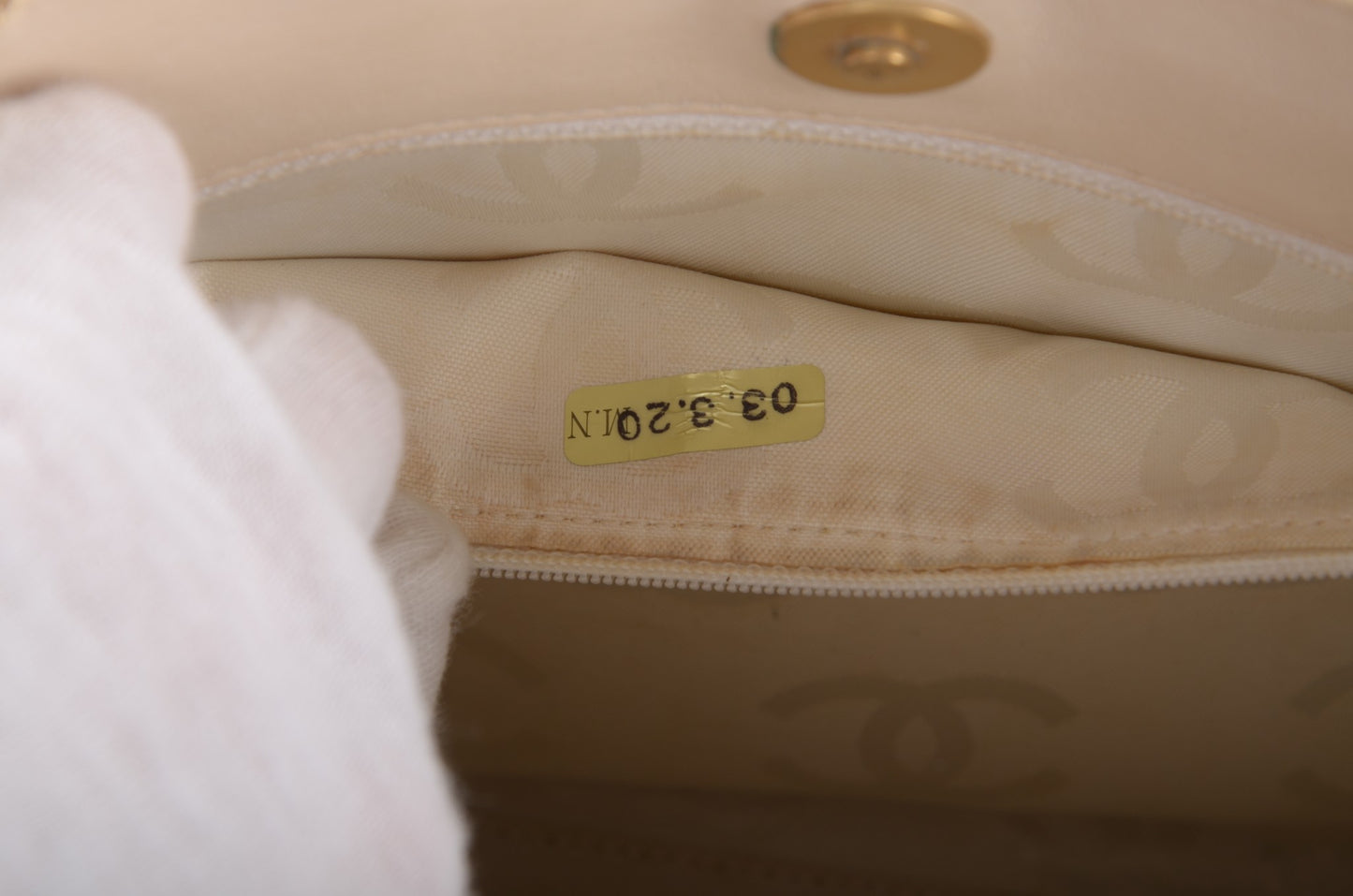 Chanel CC Vintage Camellia Perforated Tote Patent Leather Handbag Shoulder Bag Beige Flowers Designer Classic Authentic