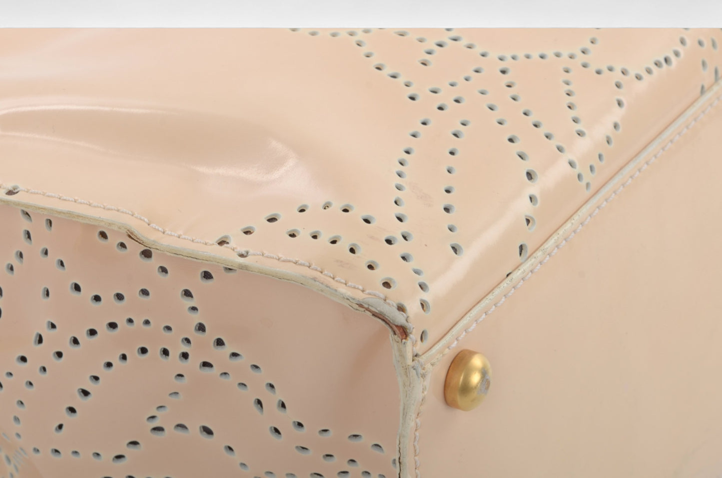 Chanel CC Vintage Camellia Perforated Tote Patent Leather Handbag Shoulder Bag Beige Flowers Designer Classic Authentic