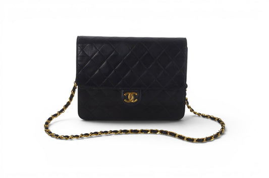Chanel Classic Single Flap Bag Black Lambskin Matelasse CC Lock Chain Shoulder Bag Vintage Designer Classic
