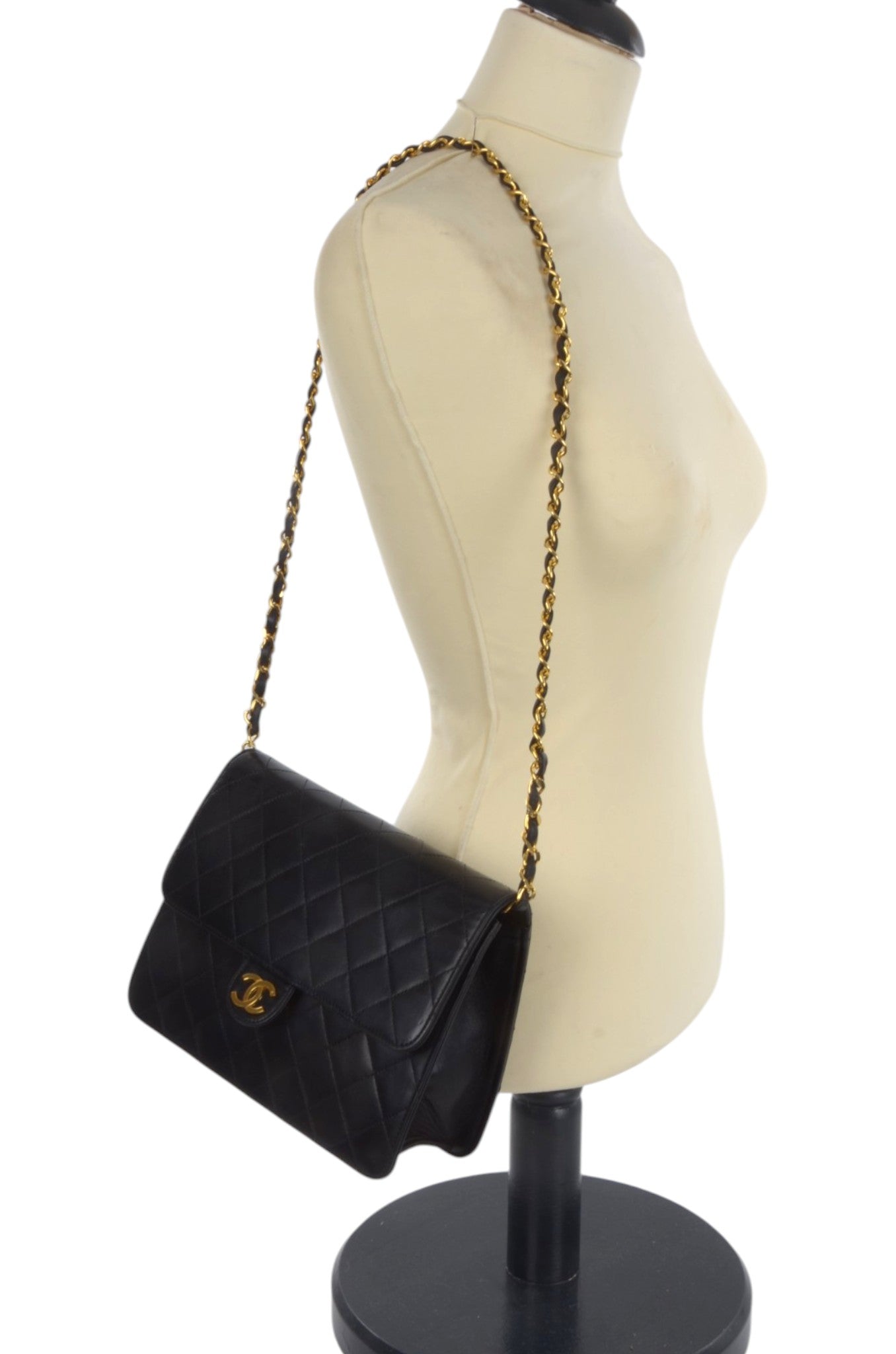 Chanel Classic Single Flap Bag Black Lambskin Matelasse CC Lock Chain Shoulder Bag Vintage Designer Classic