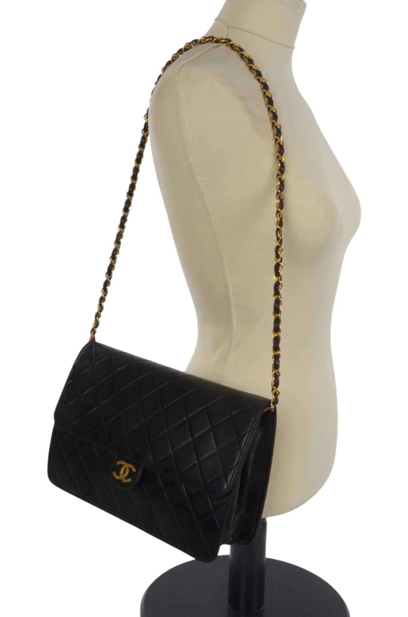 Chanel Classic Single Flap 25 Bag Black Lambskin Matelasse CC Lock Chain Shoulder Bag Vintage Designer Classic