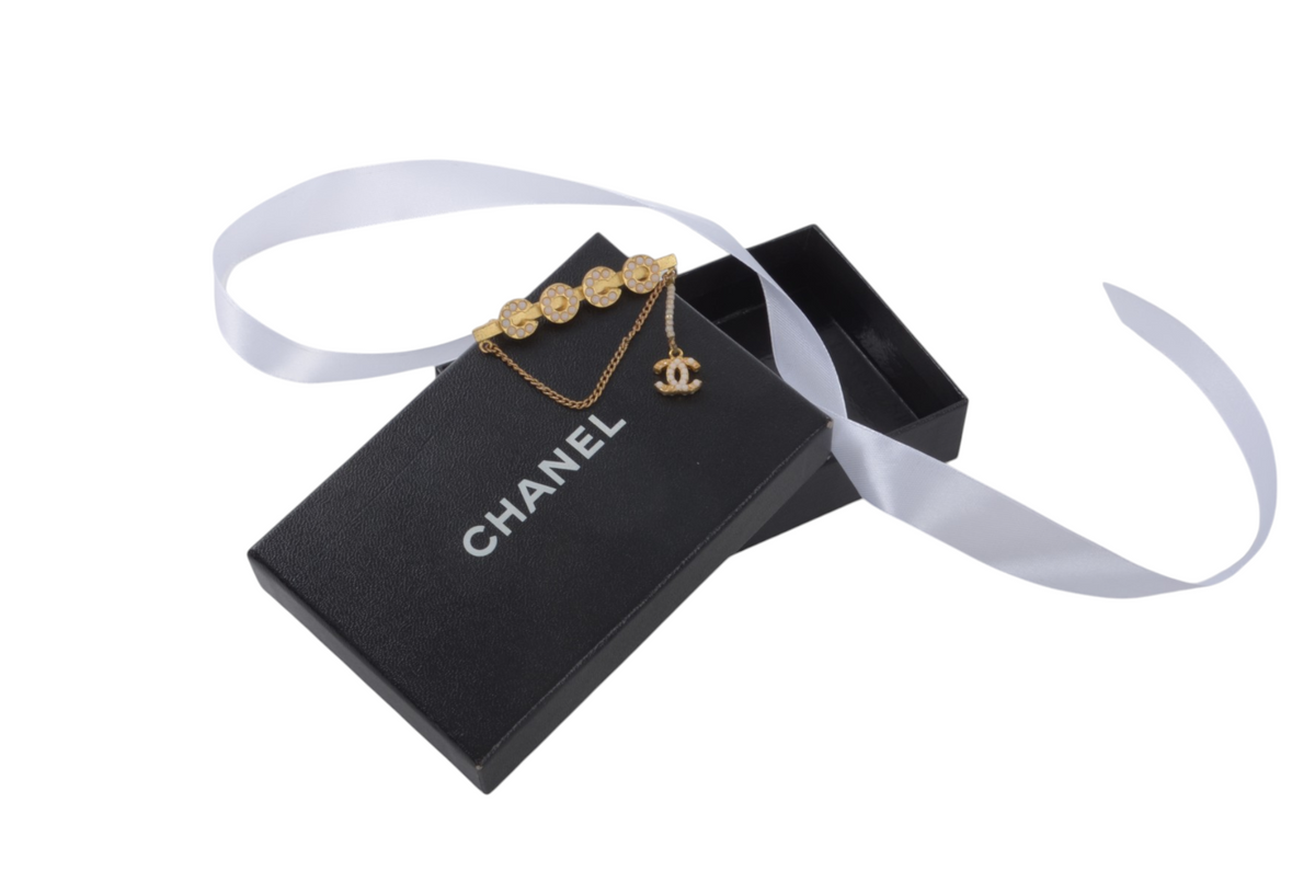 Chanel Vintage Pearl Pin Brooch CC Metal Designer Classic Gold