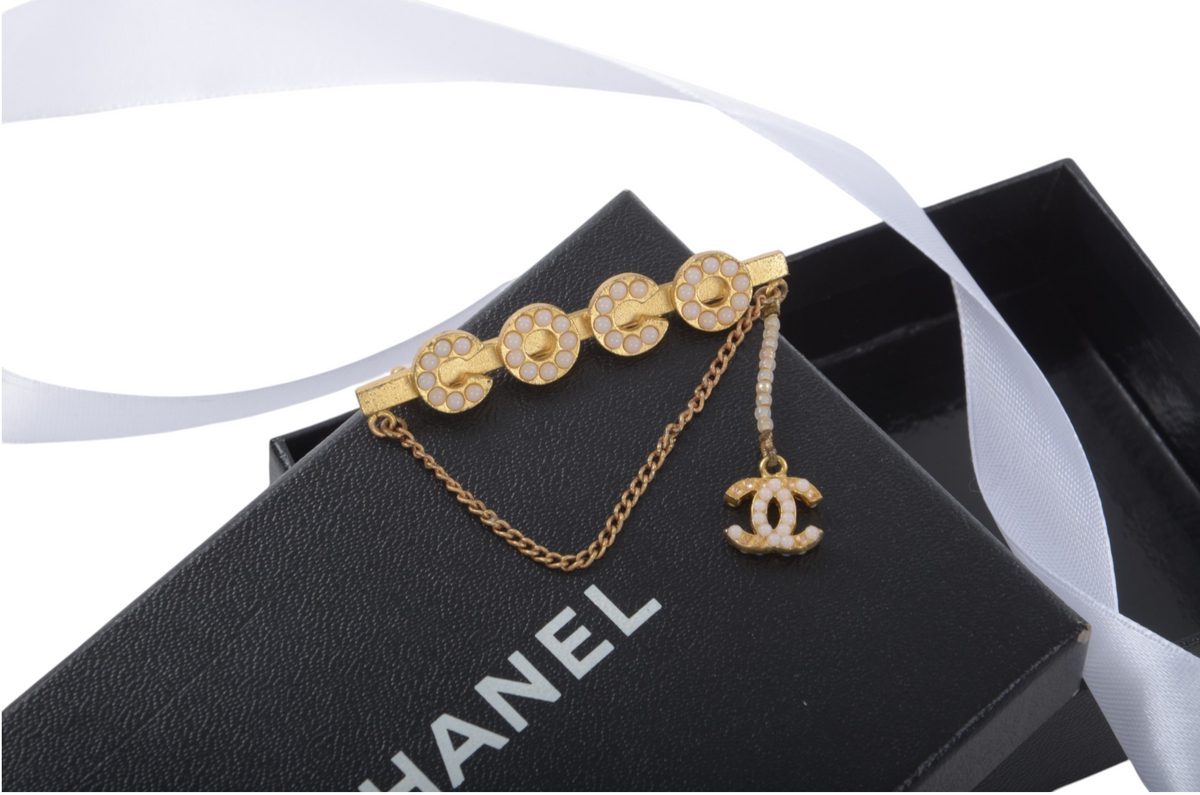 Chanel Vintage Pearl Pin Brooch CC Metal Designer Classic Gold