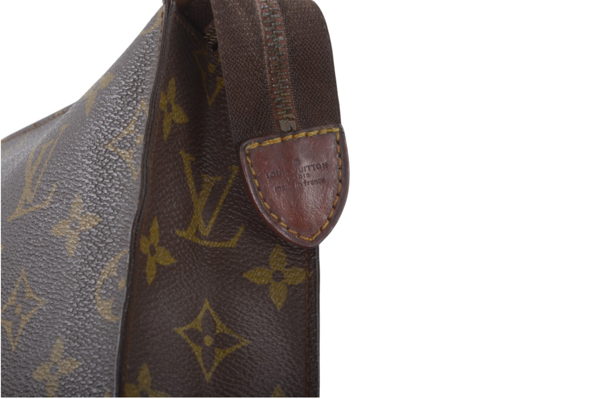 Louis Vuitton Pouch Toilette 26 Pouch Clutch Makeup Toilet Bag Monogram Vintage Designer Classic