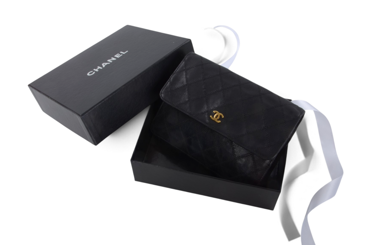 Chanel Clutch Quilted Lambskin Leather Bag Matelasse CC Logo Gold Flap Vintage Designer Classic