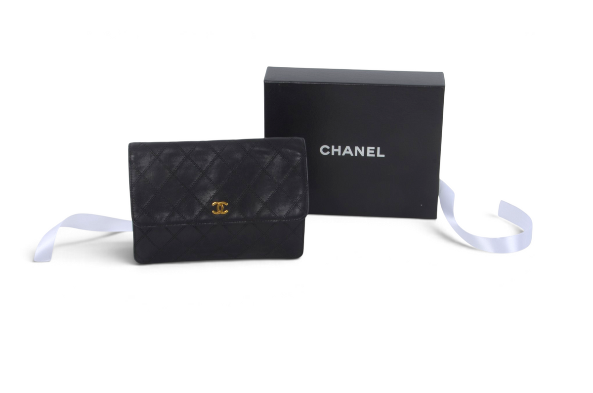 Chanel Clutch Quilted Lambskin Leather Bag Matelasse CC Logo Gold Flap Vintage Designer Classic