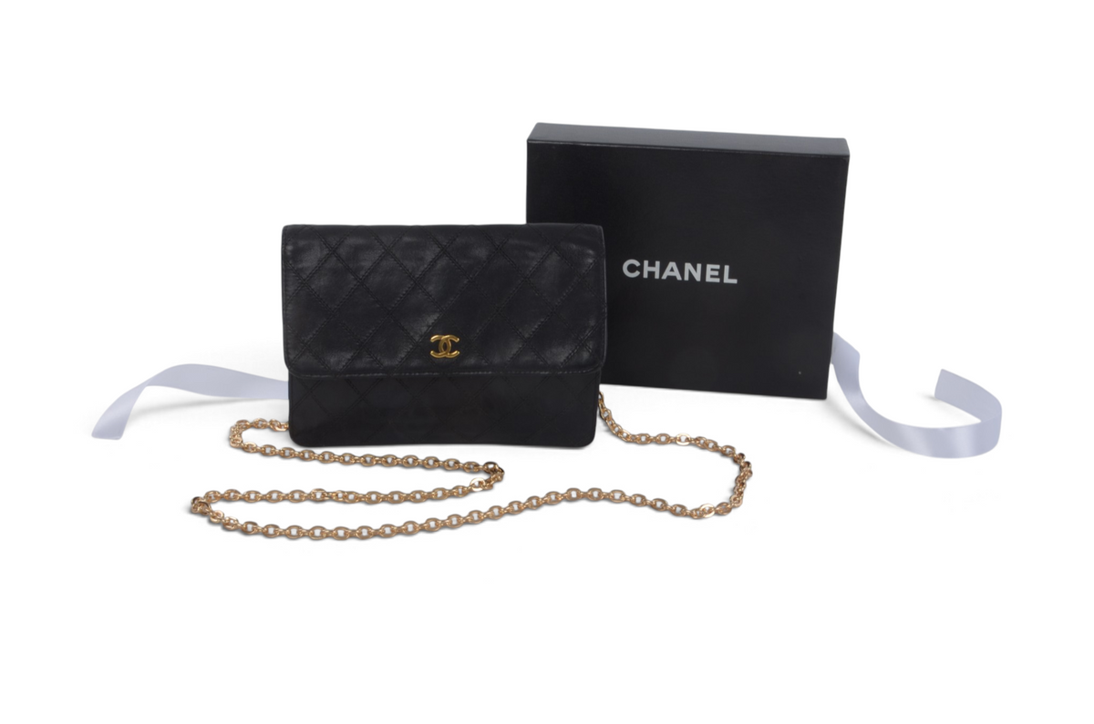 Chanel Clutch Quilted Lambskin Leather Bag Matelasse CC Logo Gold Flap Vintage Designer Classic