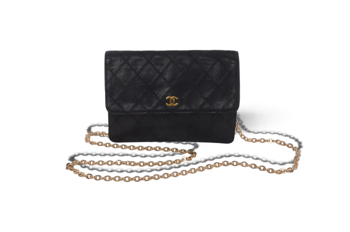 Chanel Clutch Quilted Lambskin Leather Bag Matelasse CC Logo Gold Flap Vintage Designer Classic