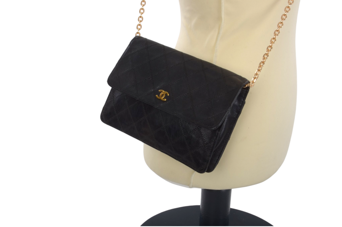Chanel Clutch Quilted Lambskin Leather Bag Matelasse CC Logo Gold Flap Vintage Designer Classic