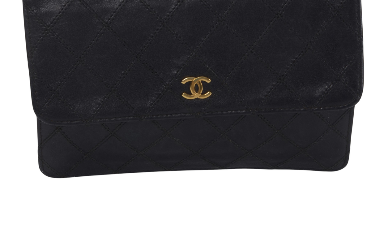Chanel Clutch Quilted Lambskin Leather Bag Matelasse CC Logo Gold Flap Vintage Designer Classic