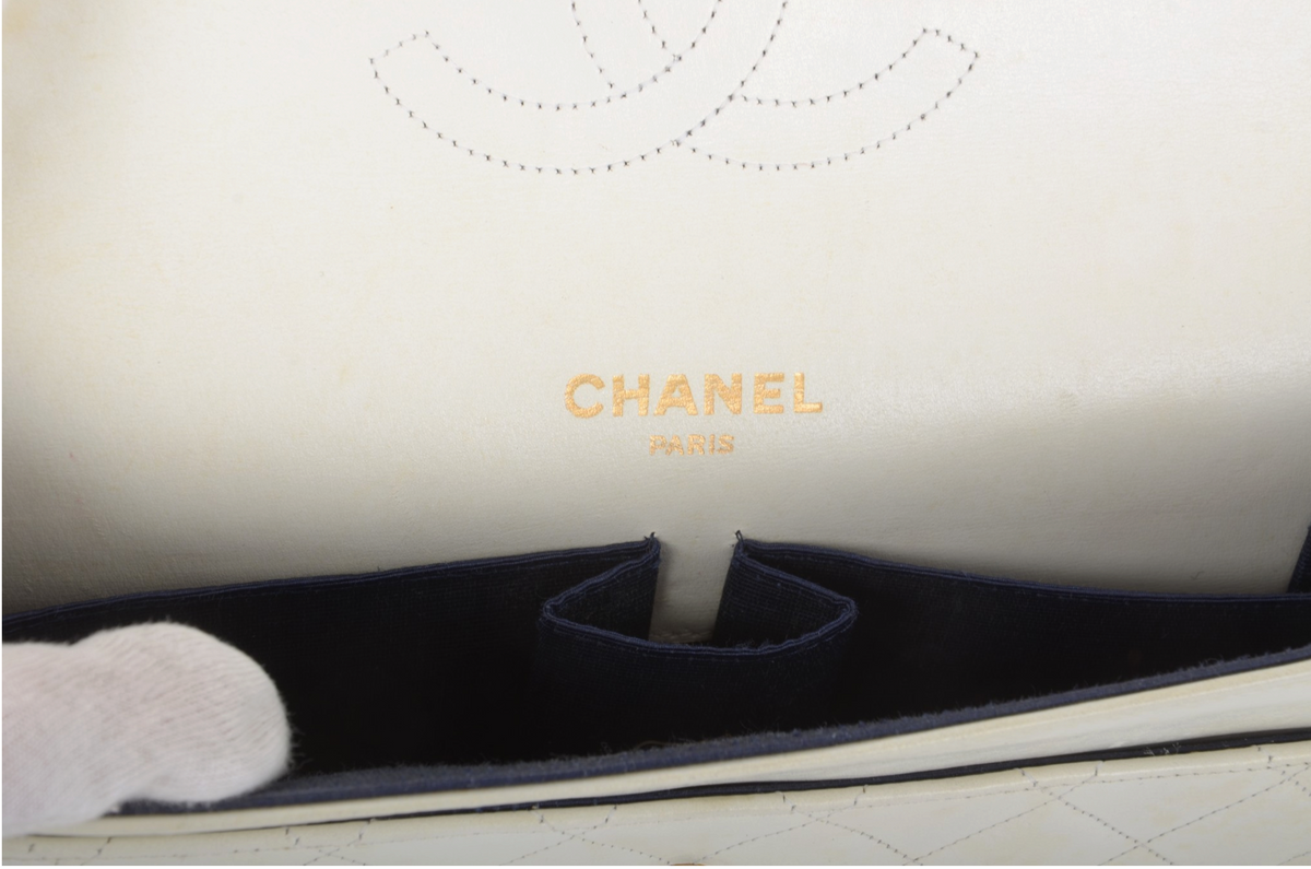 Chanel Classic Medium Double Flap Bag 25 Matelasse White Lambskin Vintage Timeless Classic Coco Mark Turn Lock Chain Shoulder Bag Crossbody