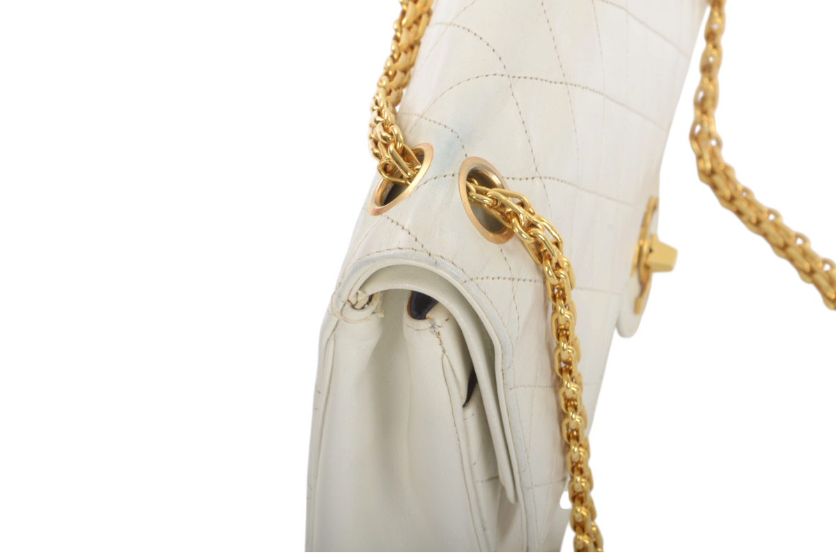 Chanel Classic Medium Double Flap Bag 25 Matelasse White Lambskin Vintage Timeless Classic Coco Mark Turn Lock Chain Shoulder Bag Crossbody