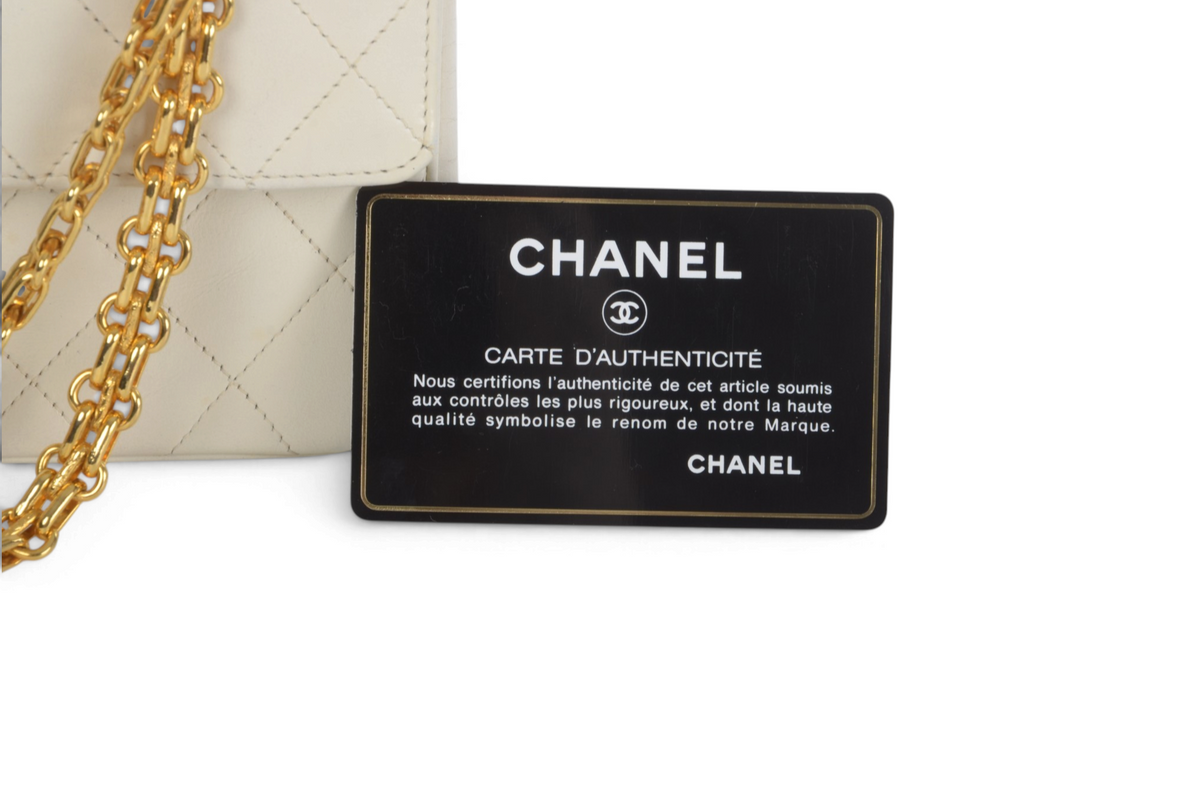 Chanel Classic Medium Double Flap Bag 25 Matelasse White Lambskin Vintage Timeless Classic Coco Mark Turn Lock Chain Shoulder Bag Crossbody