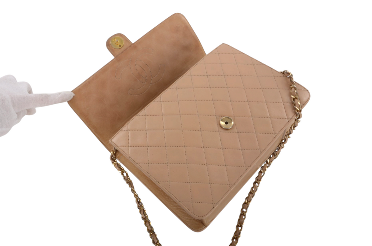 Chanel Classic Single Flap Bag Beige Lambskin Matelasse CC Lock Chain Shoulder Bag Vintage Designer