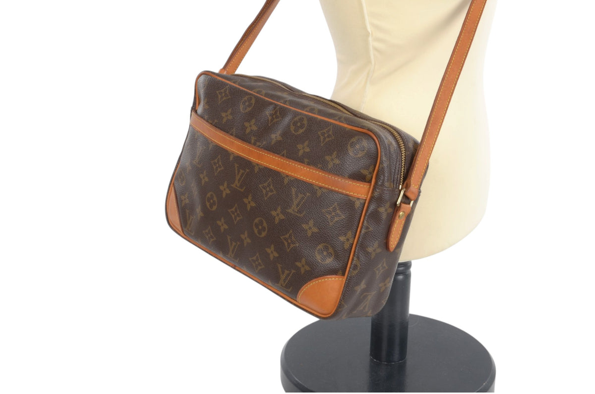 Louis Vuitton Vintage Trocadero 27 Crossbody Bag Monogram Shoulder Bag Designer Classic Authentic Luxury