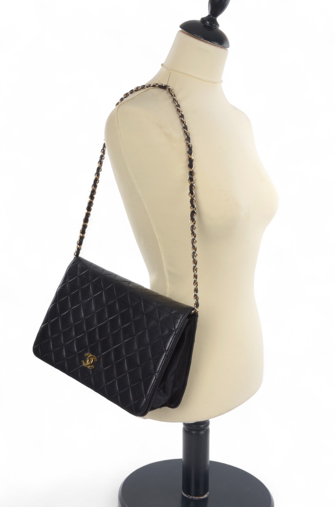 Chanel Classic Single Flap Bag Black Lambskin Matelasse CC Lock Chain Shoulder Bag Vintage Designer