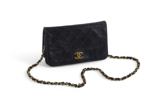 Chanel Classic Chain Shoulder Bag Black Lambskin Matelasse CC Lock Vintage Designer