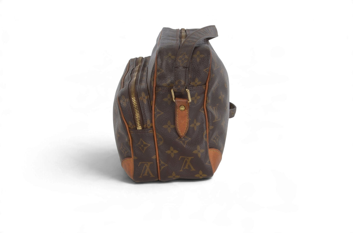 Louis Vuitton Nile M45244 Monogram Canvas Crossbody Bag – Vintage