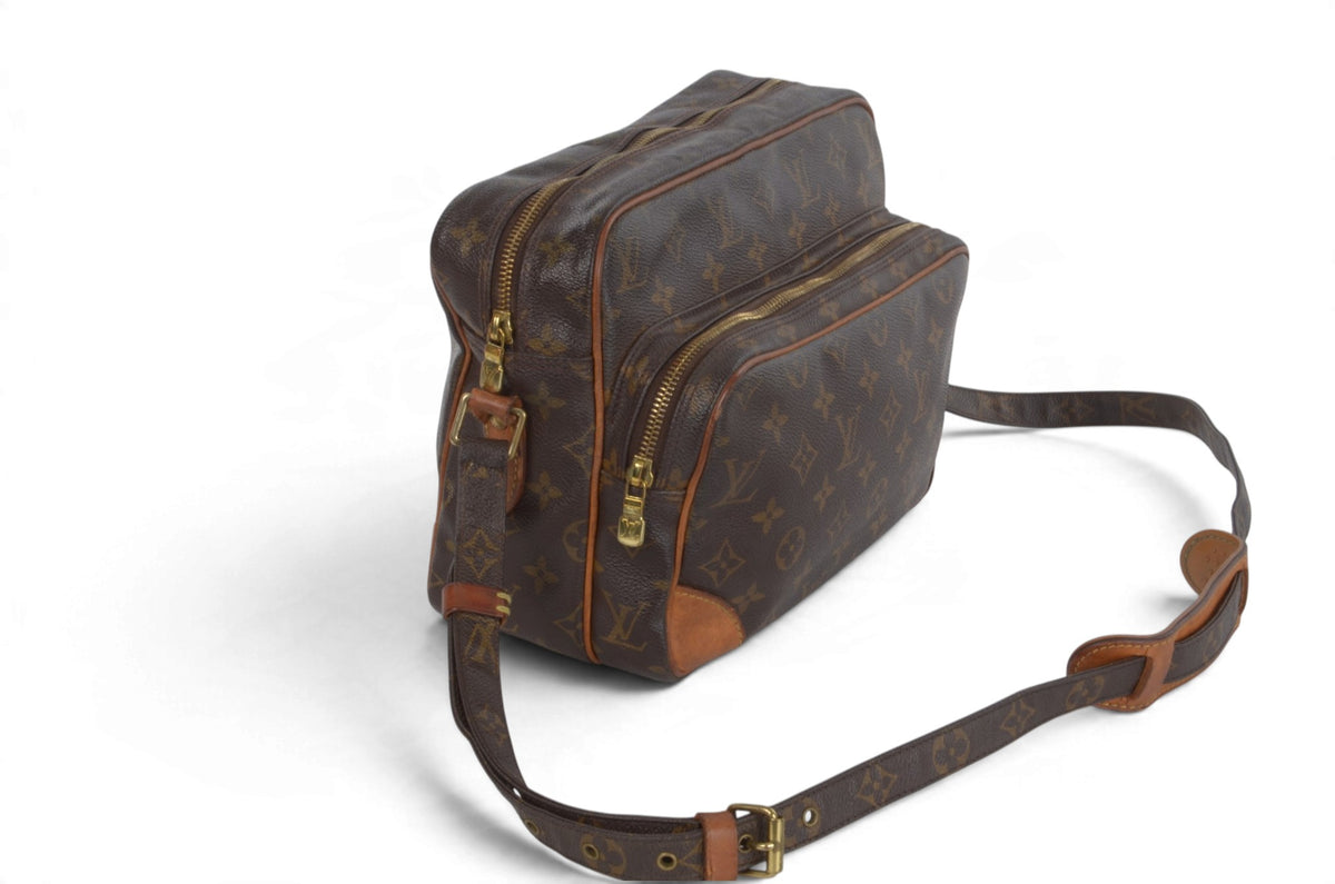Louis Vuitton Nile M45244 Monogram Canvas Crossbody Bag – Vintage