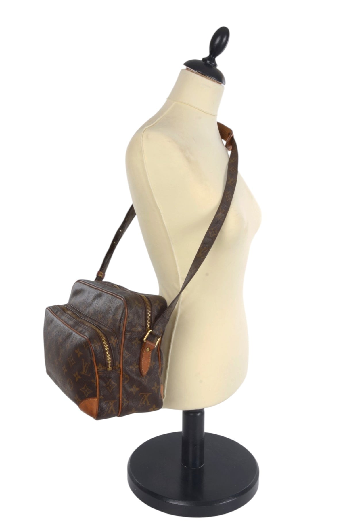 Louis Vuitton Nile M45244 Monogram Canvas Crossbody Bag – Vintage