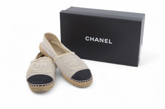Chanel Interlocking CC Logo Espadrilles Flats Shoes White/Black Canvas CC Cap Toe Espadrille Flats Size 37